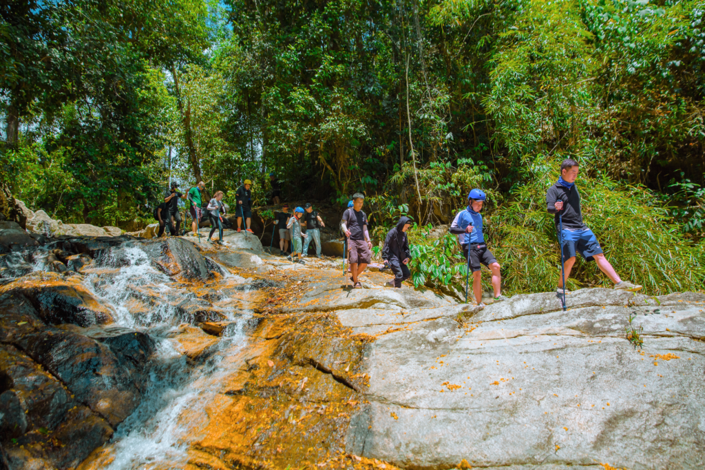Tour trekking Hòn Bà - Nha Trang, 1 trong các địa điểm trekking ở nha trang, có ưu đãi lớn dành cho team building 