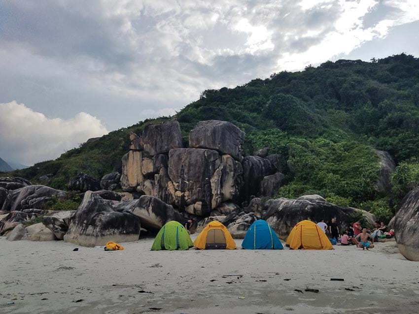 Cắm trại khi đi trekking cung đường ven biển