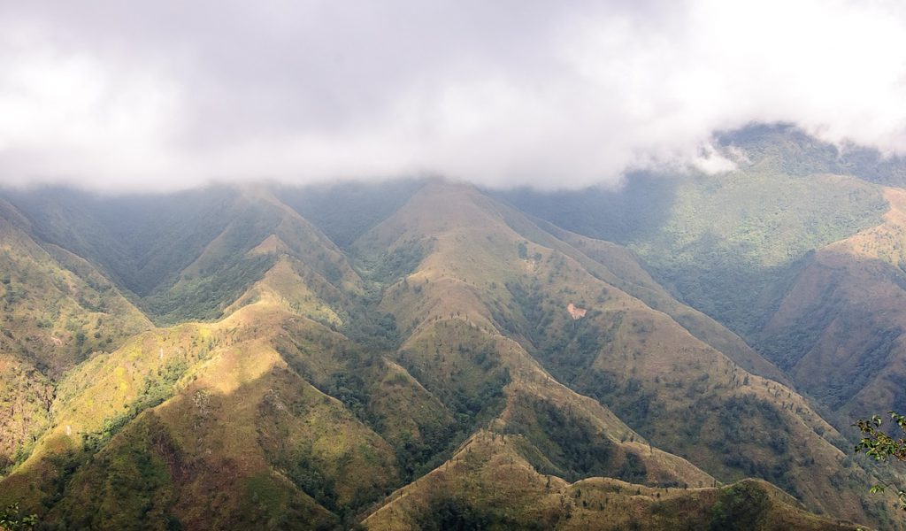 núi hùng vĩ ở Việt Nam