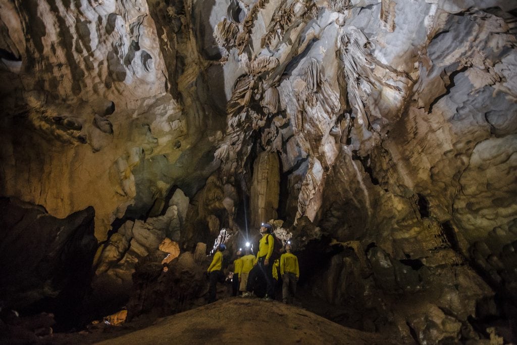 Tour trekking chinh phục khám phá hang Giếng Voọc