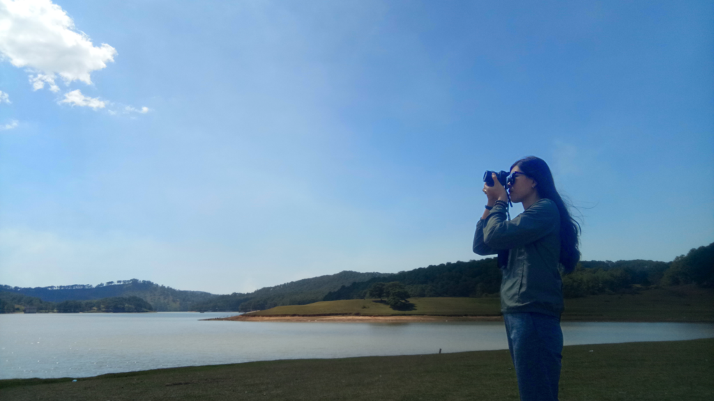 Tour hồ Tà Đùng 2N2Đ là 1 trong các địa điểm du lịch ở Đắk Nông với nhiều trải nghiệm hấp dẫn: trekking, chèo SUP, cắm trại, lái moto nước,...