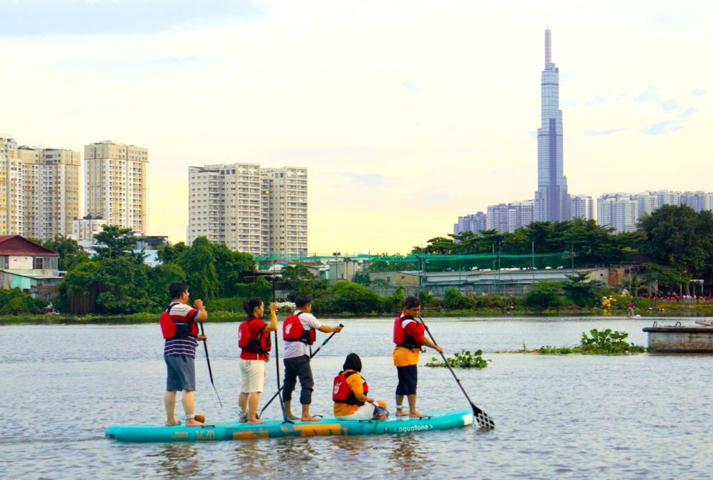 Khóa học đứng ván cho người mới bắt đầu, học chèo thuyền Sup tại sông Sài Gòn giá chỉ từ 590.000đ, huấn luyện viên có kỹ thuật, cam kết uy tín, tư vấn 24/7,