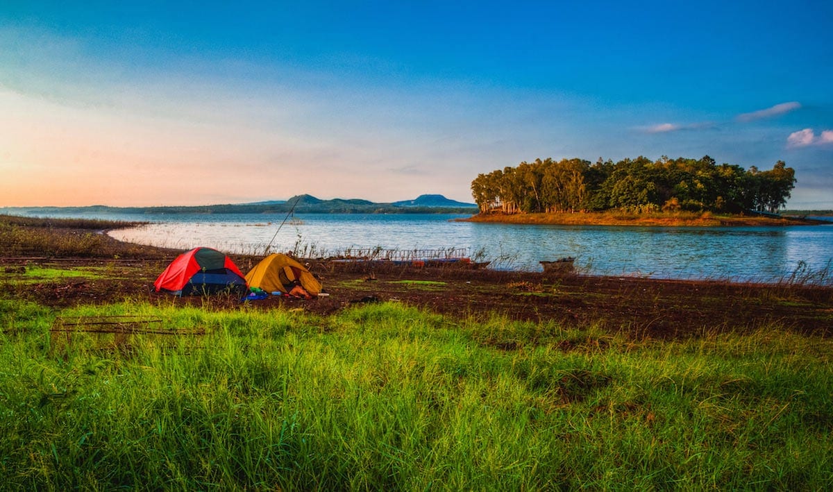 Cắm trại ở hồ Trị An - địa điểm "cực chill" cho giới trẻ