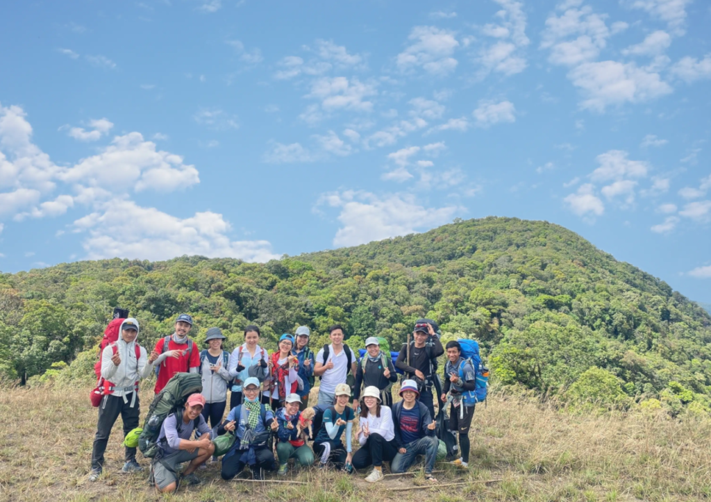 Tour Teambuilding Đà Lạt: Trekking, Leo Núi LangBiang 1 Ngày