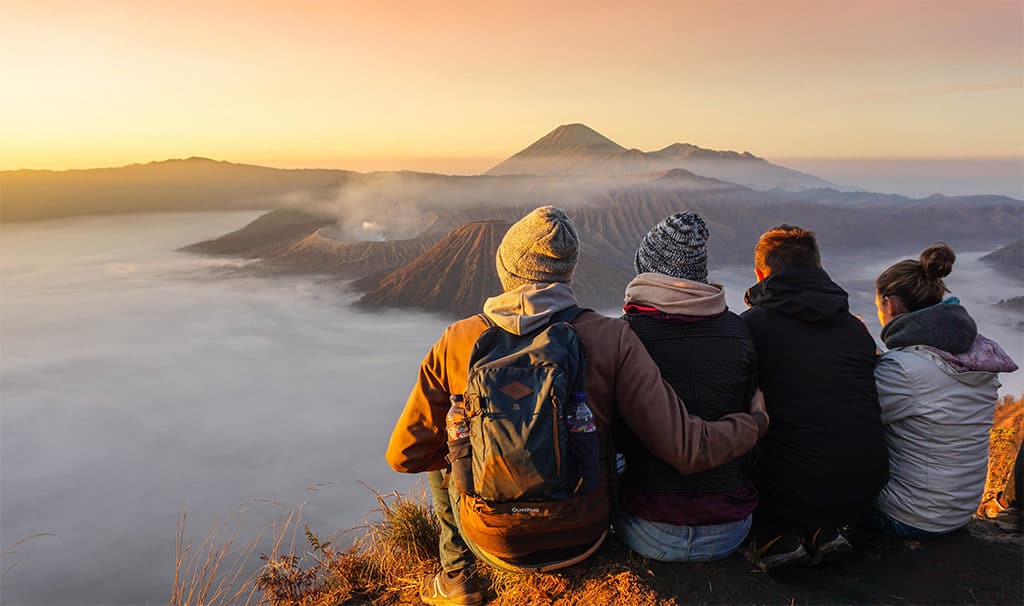 Ngắm bình minh trên đỉnh núi Bromo