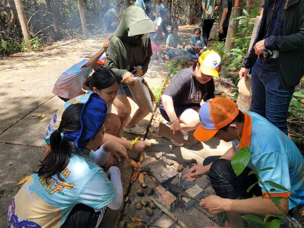 nấu ăn sau khi bắt ốc