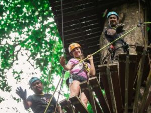 đu dây - trượt zipline ở Hanuman World Phuket