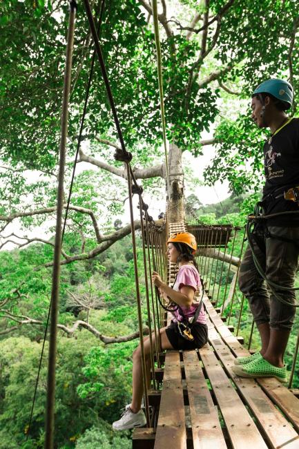 đu dây - trượt zipline ở Hanuman World Phuket