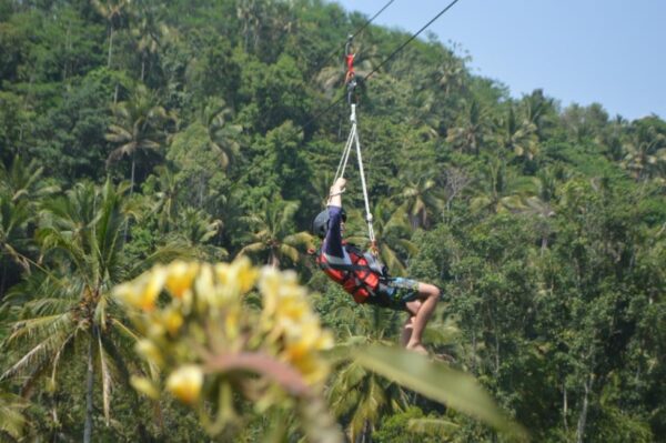 trượt zipline ở Bali