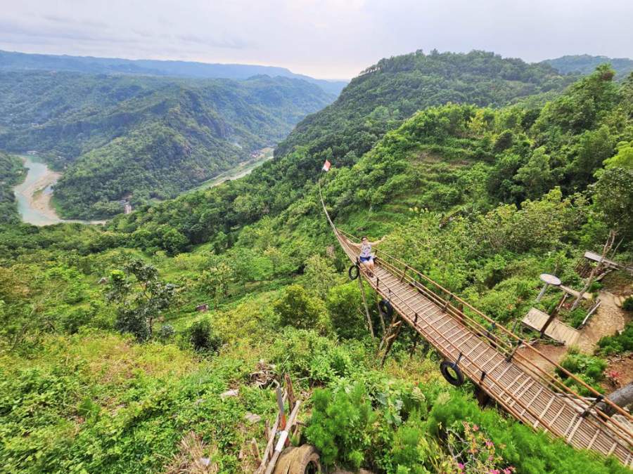 Tour Yogyakarta 1 ngày khám phá rừng thông Pengger, bãi biển Parangtritis, hang Pindul, kinh nghiệm du lịch tự túc