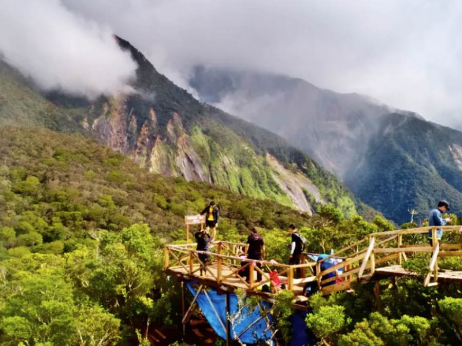 Tour du lịch bụi Malaysia trekking đồi Maragang,Kota Kinabalu 1 ngày
