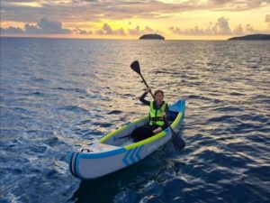 Du lịch bụi Malaysia 1 ngày: tour chèo kayak tại bãi biển Tanjung Aru ở Kota Kinabalu, HDV uy tín, tư vấn 24/7, đặt vé online giá rẻ hơn mua trực tiếp 15%..