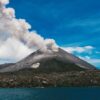 Tour du lịch đảo Rakata 1 ngày: khởi hành từ Jakarta, trekking núi lửa Krakatoa, lặn có ống thở snorkeling, đặt vé online giá rẻ hơn mua trực tiếp 15%...