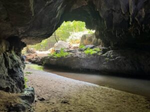 Du lịch bụi Malaysia: tour 1 ngày hiking hang Tempurung, Ipoh, HDV nhiệt tình, nhiều kinh nghiệm, tư vấn 24/7, đặt vé online giá rẻ hơn mua trực tiếp 15%..