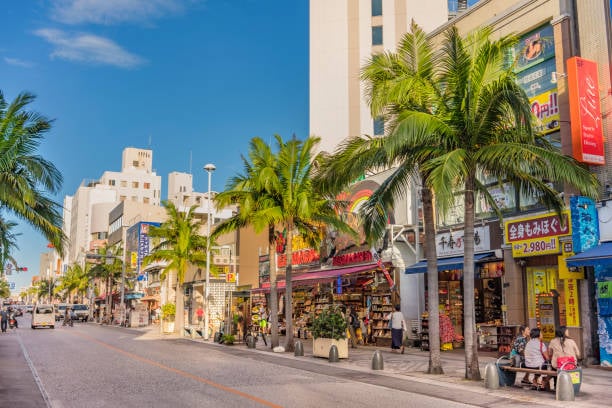 Tour 1 ngày lặn biển Hang Động Xanh, thăm quan địa điểm du lịch ở Okinawa, Nhật Bản 