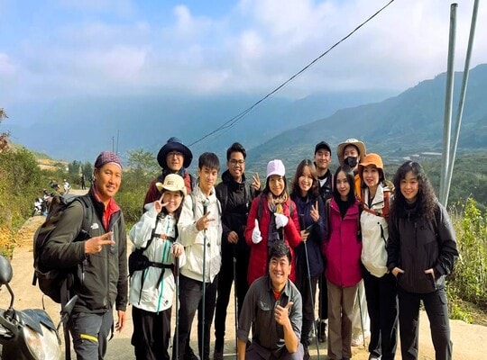 Tour trekking leo núi chinh phục đỉnh Ngũ Chỉ Sơn, địa điểm du lịch Lào Cai giá rẻ, kinh nghiệm khám phá vùng cao 