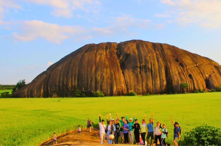 Tour trekking Đồng Nai, khám phá núi đá voi Chữ Thập, đá Ba Chồng và chèo SUP Suối Mơ gần Sài Gòn