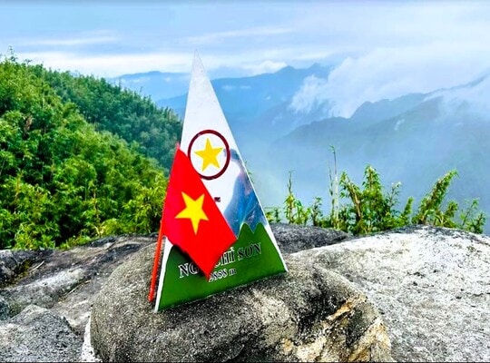 Tour trekking leo núi chinh phục đỉnh Ngũ Chỉ Sơn, địa điểm du lịch Lào Cai, kinh nghiệm khám phá vùng cao
