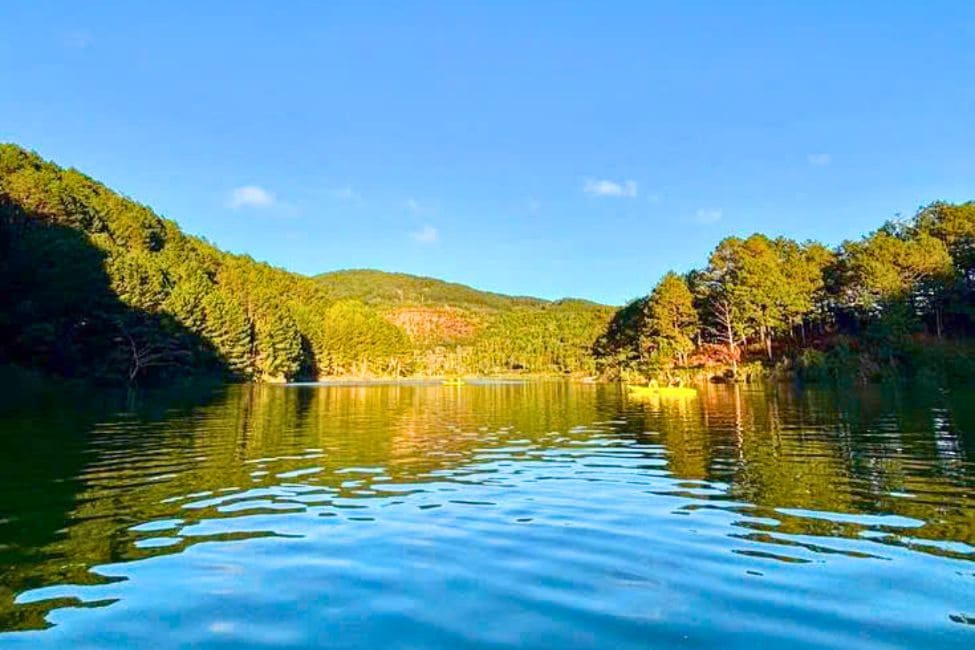 Tour hiking tại Đà Lạt, trải nghiệm cắm trại và chèo SUP ở hồ Tuyền Lâm