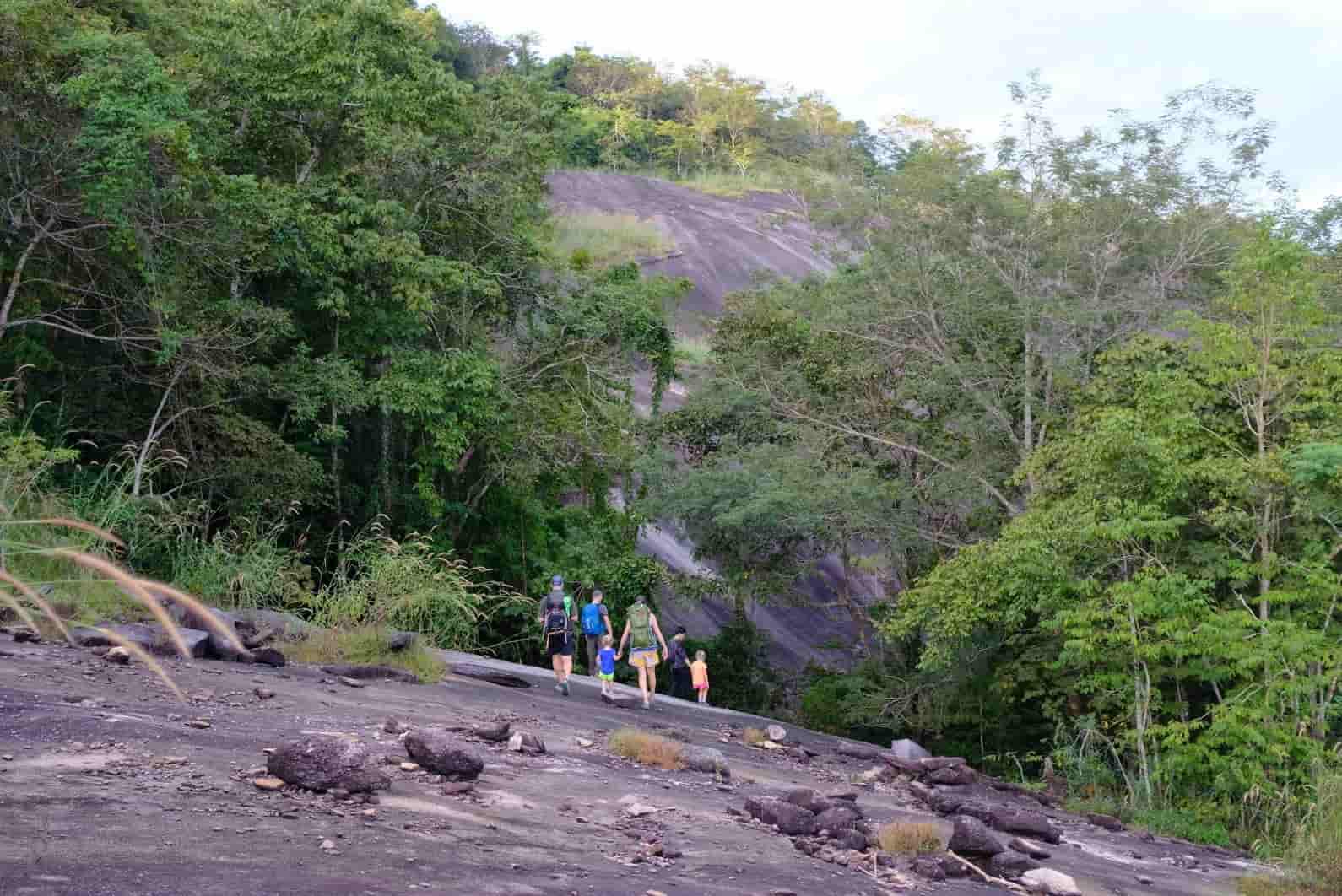 Trekking rừng Gia Canh, abseiling ở miền nam Việt Nam, cắm trại thác mai bàu nước sôi.