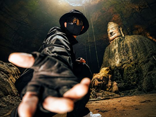 Tour du lịch 1 ngày tại địa điểm Trùng Khánh, Trung Quốc: Trải nghiệm đu dây xuống Thiên Nhãn động, leo vách đá và kinh nghiệm du lịch tự túc.