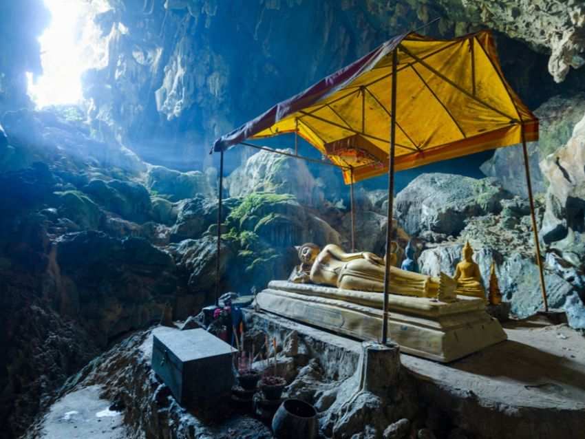 Hình ảnh hang Phu Kham (Pou Kham) trong tour 1 ngày du lịch đạp xe tham quan các địa điểm tại Vang Vieng và kinh nghiệm có được ở Lào.
